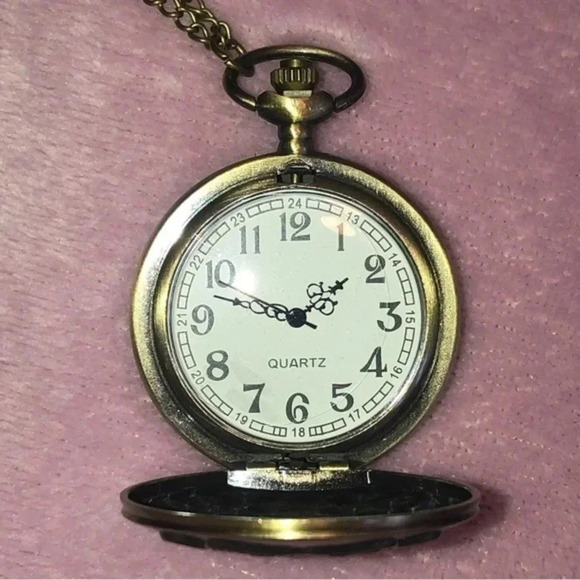 Hogwarts Coat of Arms Harry Potter Bronze Pocket Watch and Chain NWT - Picture 2 of 4